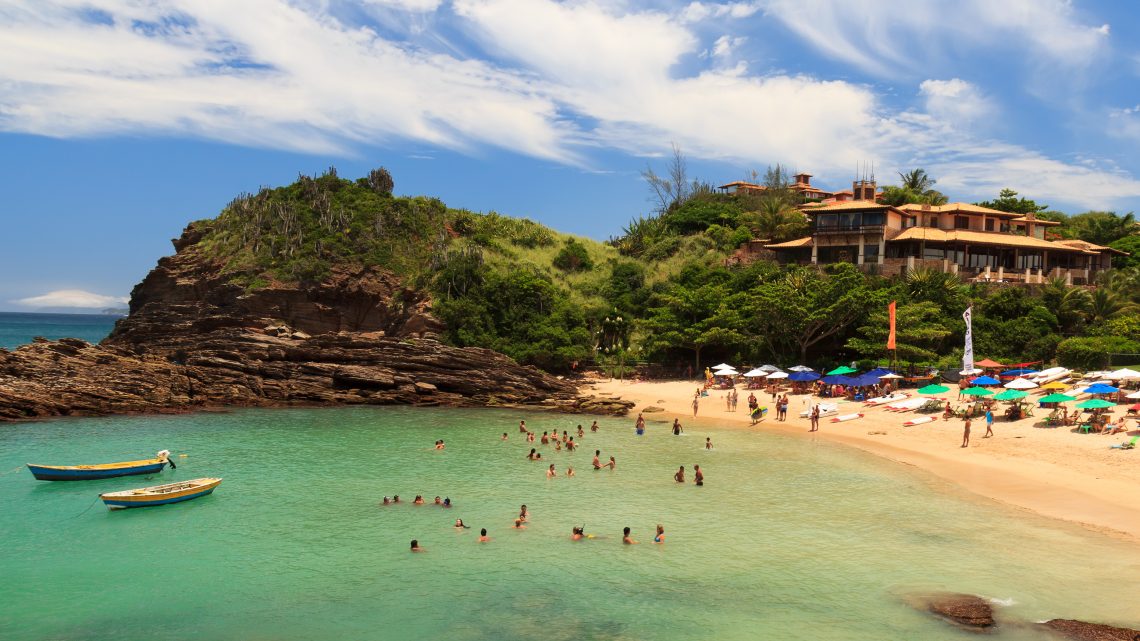 PRAIA DA FERRADURINHA: O PARAÍSO DAS CRIANÇAS