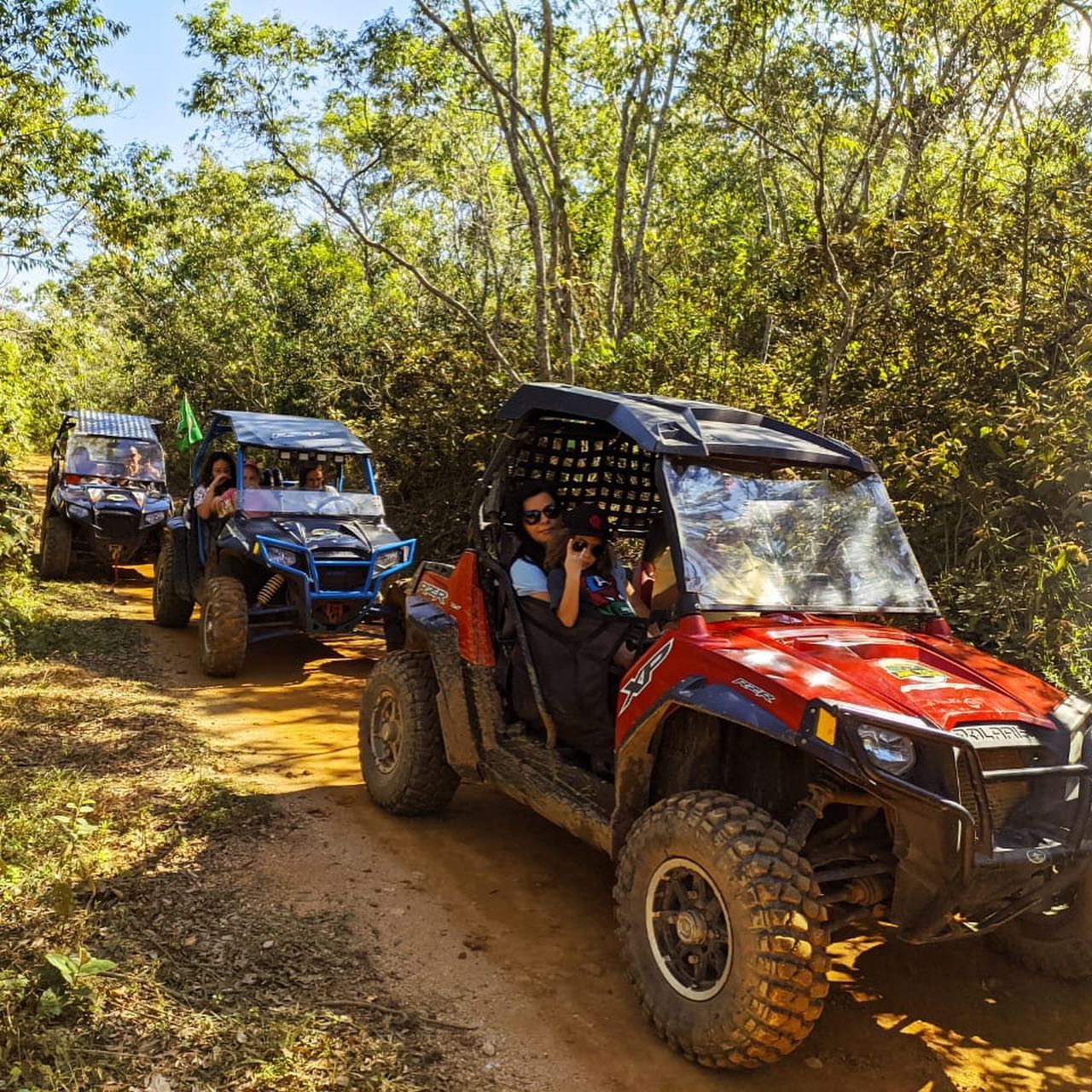 Passeio de Jipe nas Cachoeiras de Penedo: Tudo a ver !